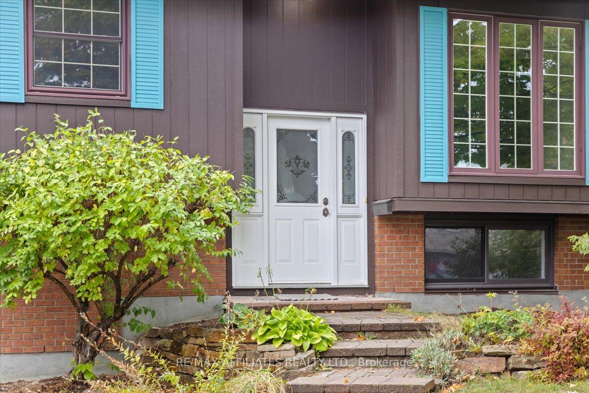 Photo 3 of 1610 Schouten Drive, Ottawa, Bilberry Creek/Queenswood Heights — HOMEH