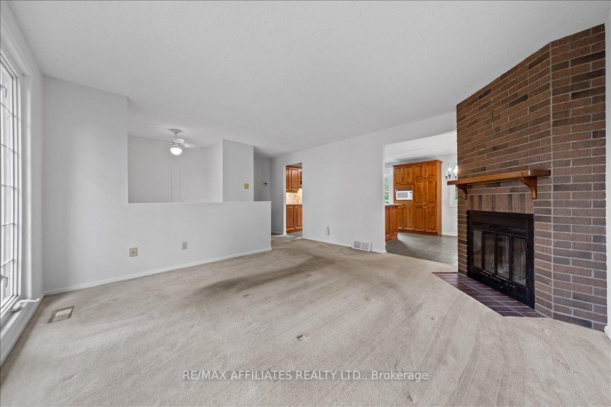 Photo 6 of 1610 Schouten Drive, Ottawa, Bilberry Creek/Queenswood Heights — HOMEH