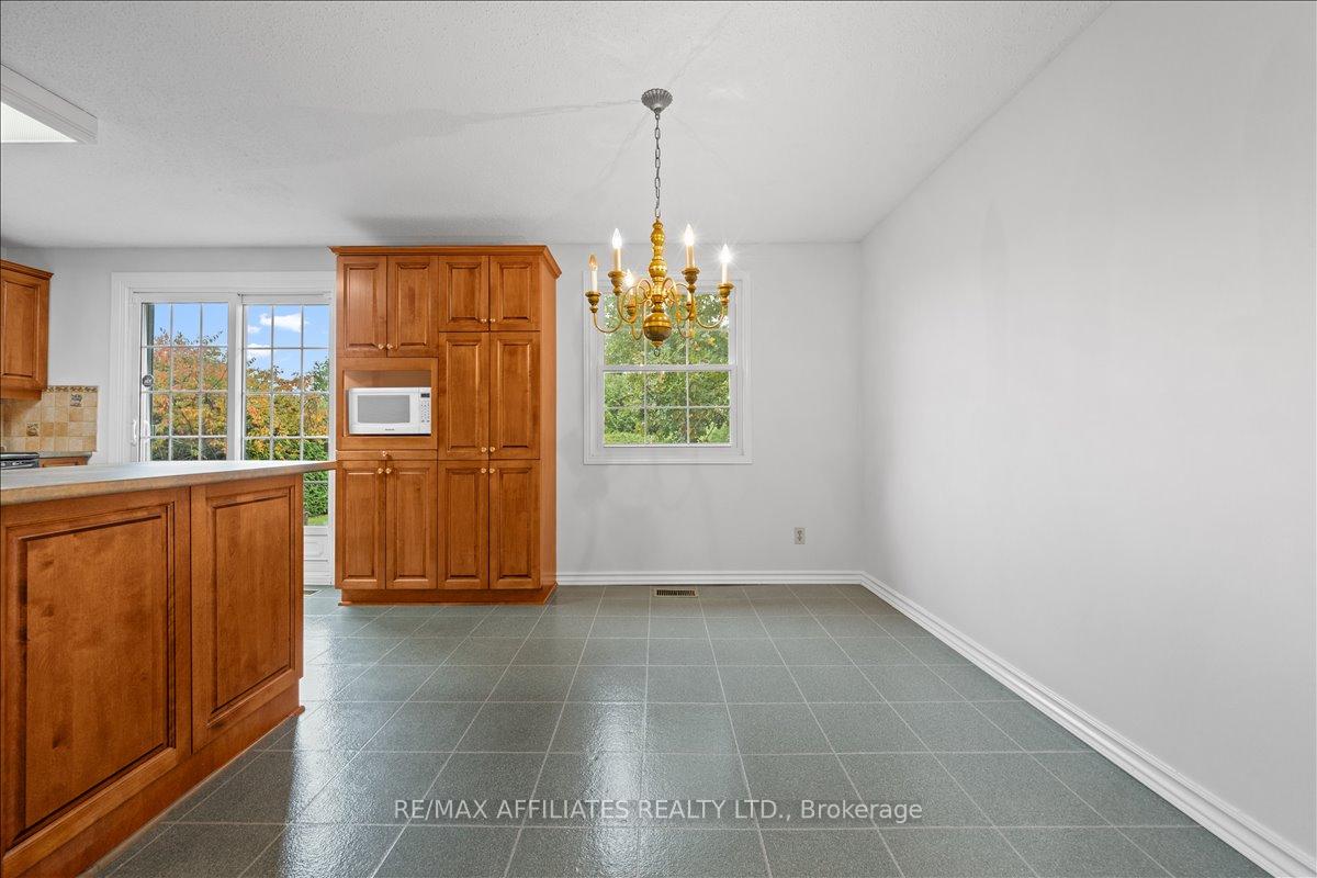 Photo 9 of 1610 Schouten Drive, Ottawa, Bilberry Creek/Queenswood Heights — HOMEH