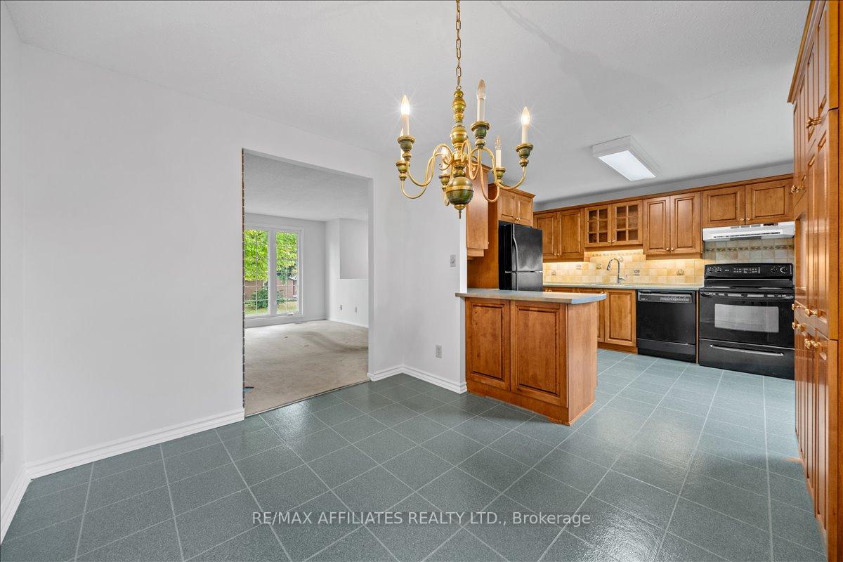 Photo 10 of 1610 Schouten Drive, Ottawa, Bilberry Creek/Queenswood Heights — HOMEH