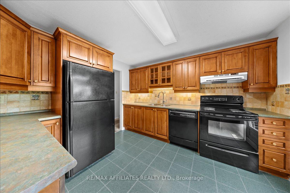 Photo 12 of 1610 Schouten Drive, Ottawa, Bilberry Creek/Queenswood Heights — HOMEH