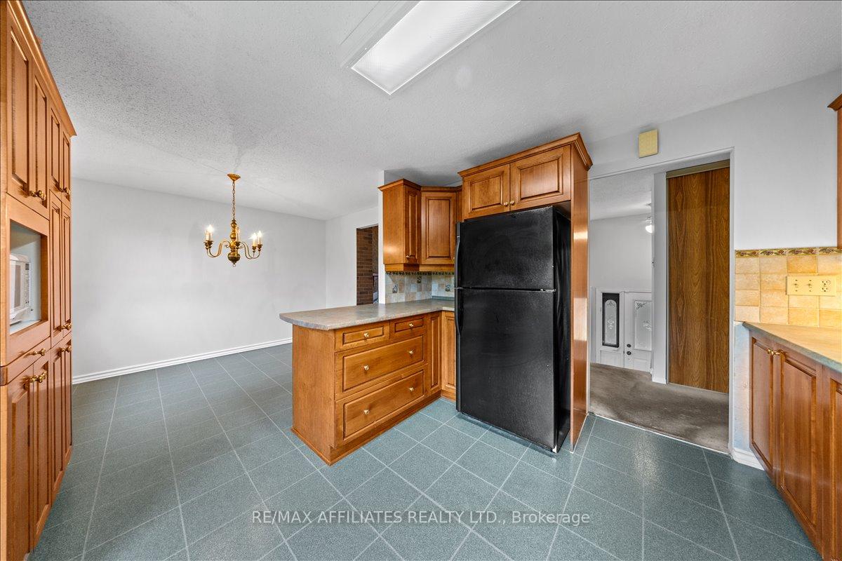 Photo 13 of 1610 Schouten Drive, Ottawa, Bilberry Creek/Queenswood Heights — HOMEH