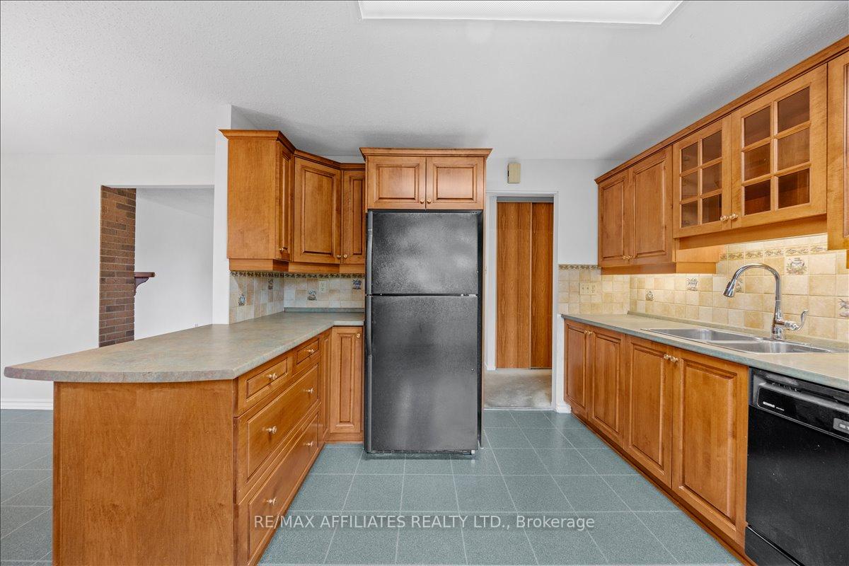 Photo 14 of 1610 Schouten Drive, Ottawa, Bilberry Creek/Queenswood Heights — HOMEH