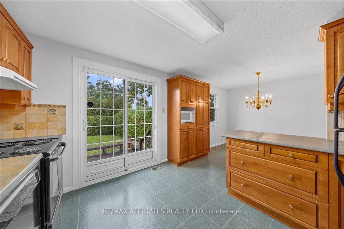 Photo 15 of 1610 Schouten Drive, Ottawa, Bilberry Creek/Queenswood Heights — HOMEH