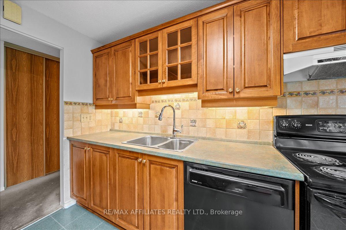 Photo 16 of 1610 Schouten Drive, Ottawa, Bilberry Creek/Queenswood Heights — HOMEH