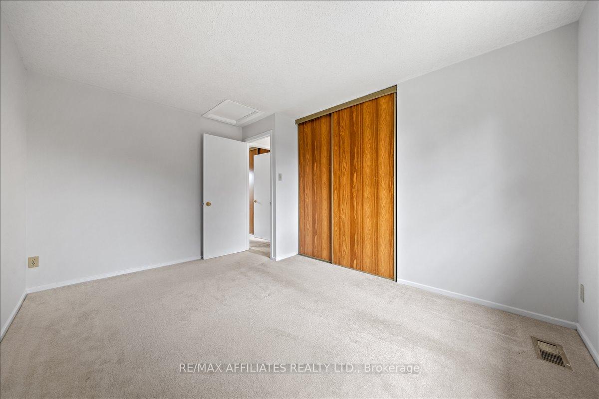 Photo 23 of 1610 Schouten Drive, Ottawa, Bilberry Creek/Queenswood Heights — HOMEH