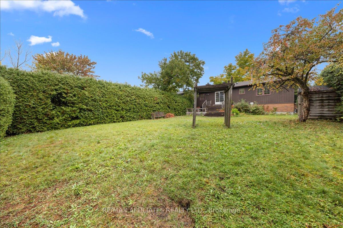 Photo 36 of 1610 Schouten Drive, Ottawa, Bilberry Creek/Queenswood Heights — HOMEH