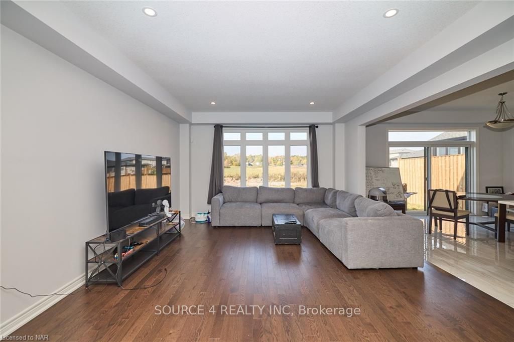 Photo 5 of 140 Susan Drive, Pelham, Fonthill — HOMEH