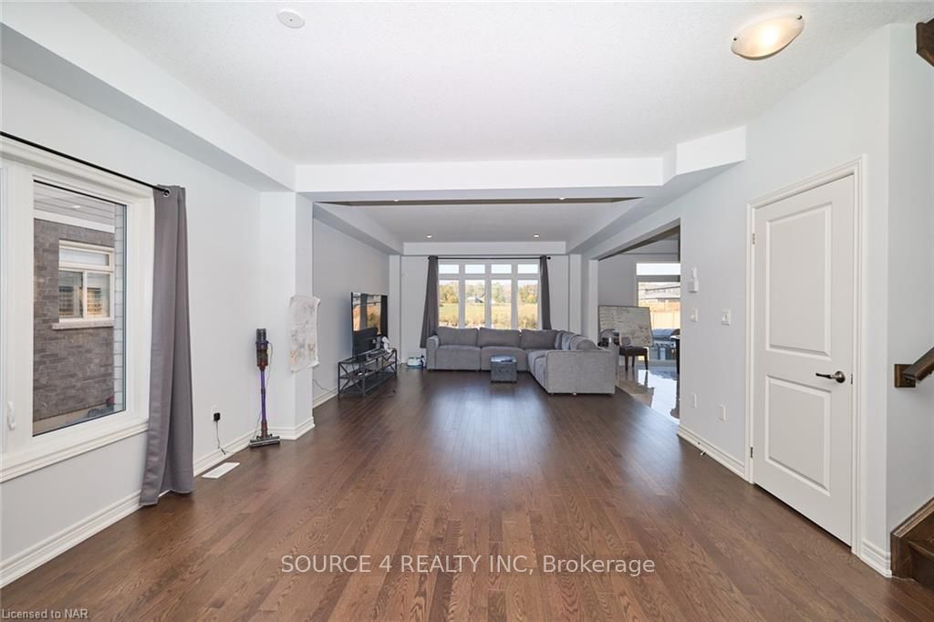 Photo 7 of 140 Susan Drive, Pelham, Fonthill — HOMEH