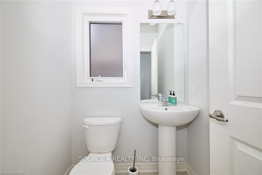 Photo 8 of 140 Susan Drive, Pelham, Fonthill — HOMEH