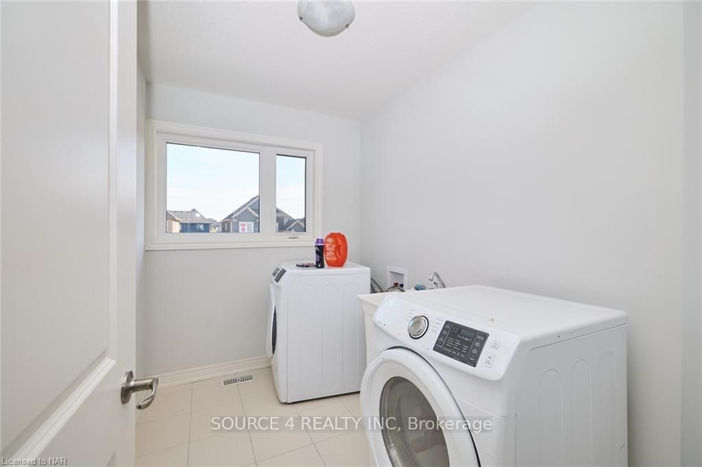 Photo 12 of 140 Susan Drive, Pelham, Fonthill — HOMEH