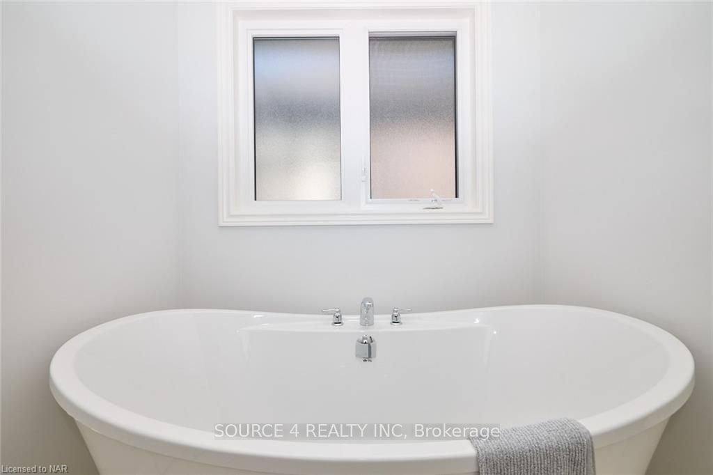 Photo 20 of 140 Susan Drive, Pelham, Fonthill — HOMEH