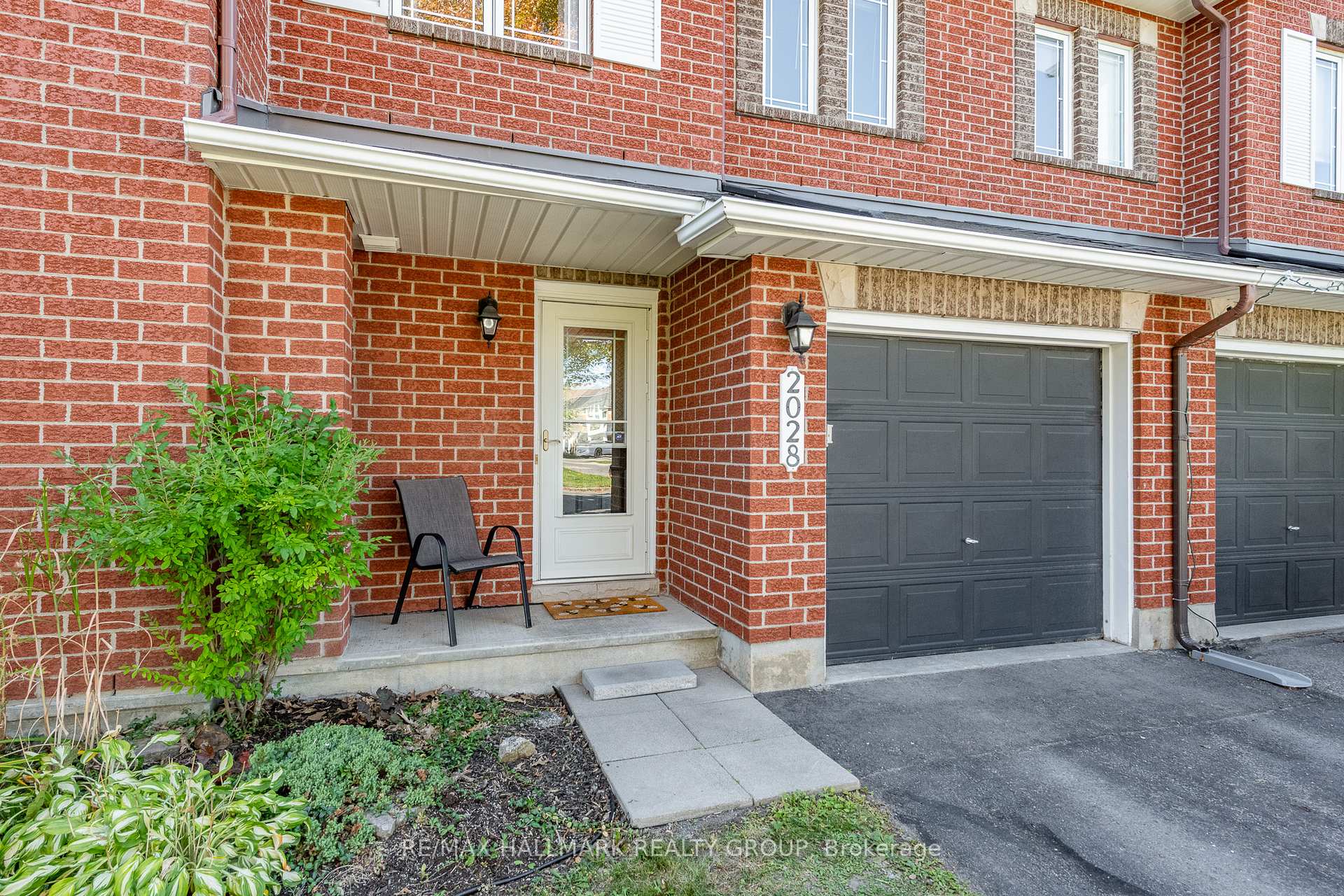 Photo 3 of 2028 Boisfranc Circle, Ottawa, Avalon East — HOMEH