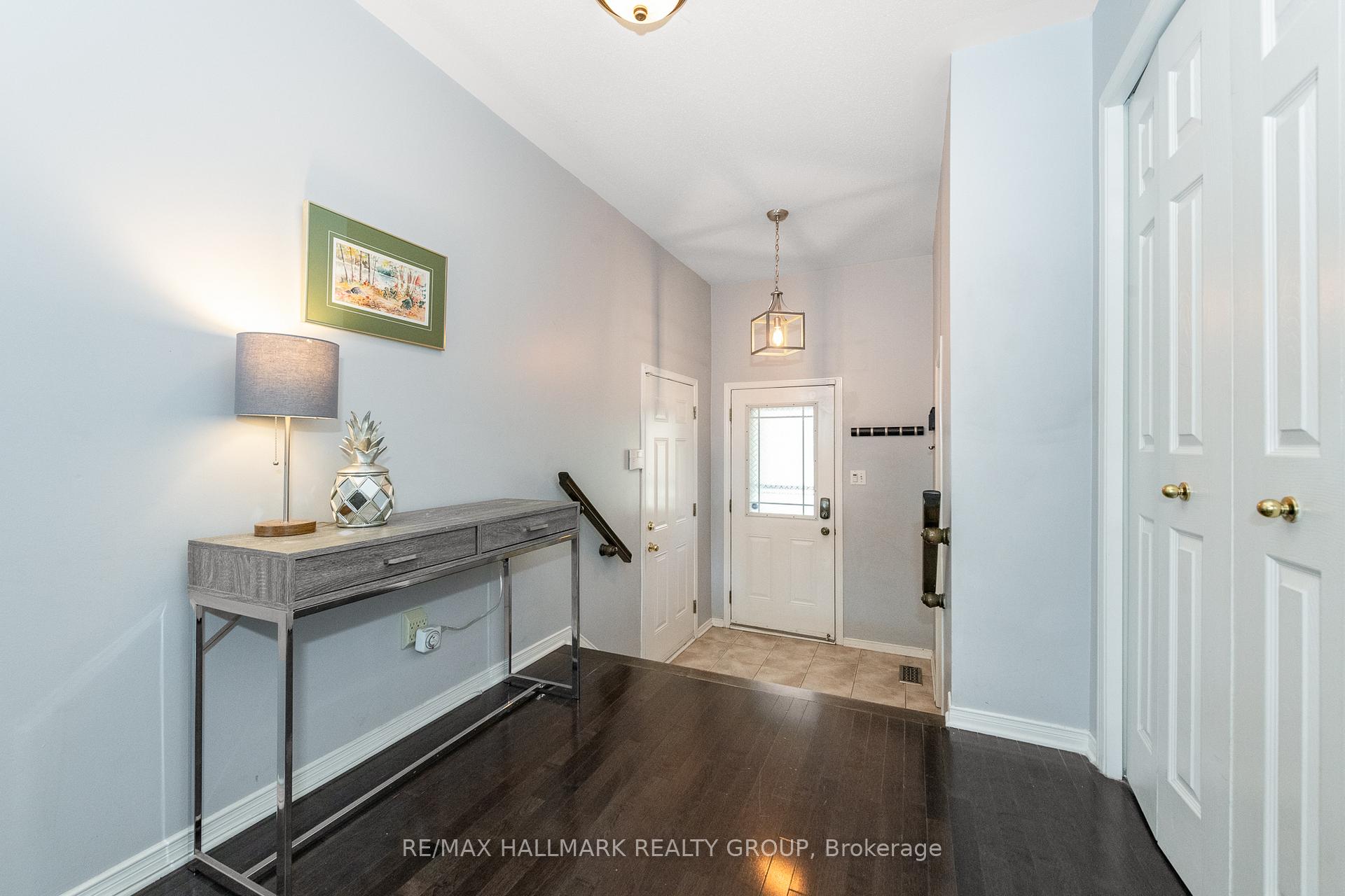 Photo 5 of 2028 Boisfranc Circle, Ottawa, Avalon East — HOMEH