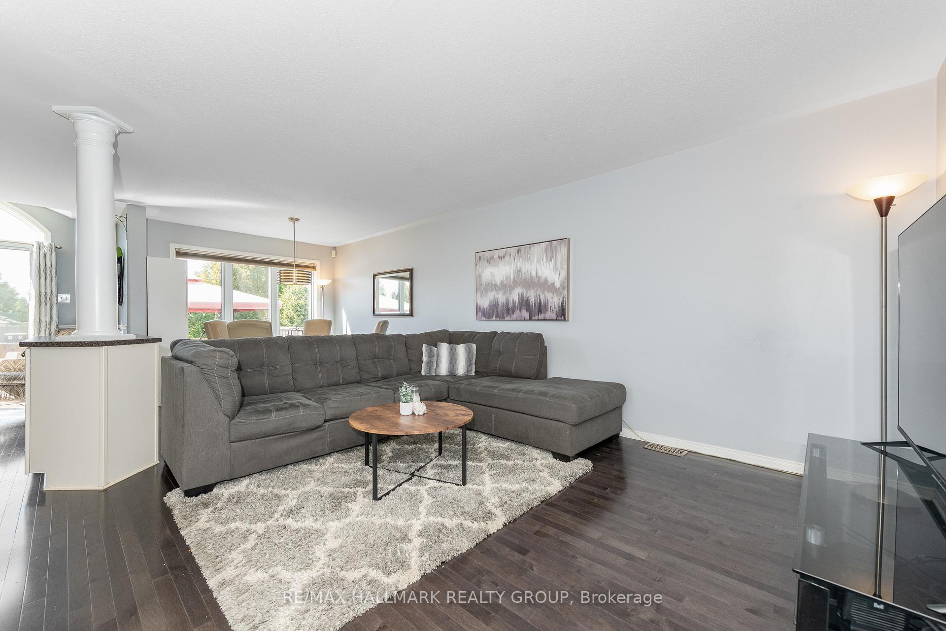 Photo 10 of 2028 Boisfranc Circle, Ottawa, Avalon East — HOMEH