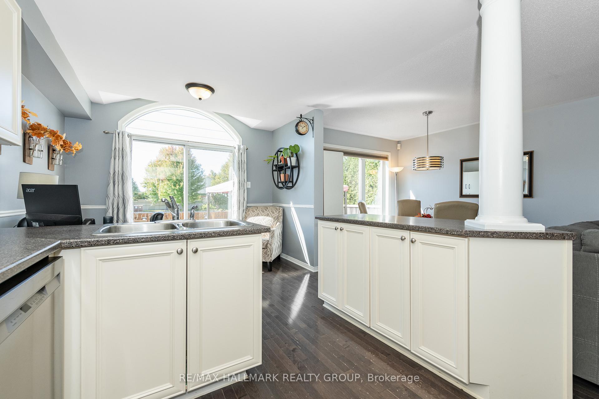 Photo 14 of 2028 Boisfranc Circle, Ottawa, Avalon East — HOMEH