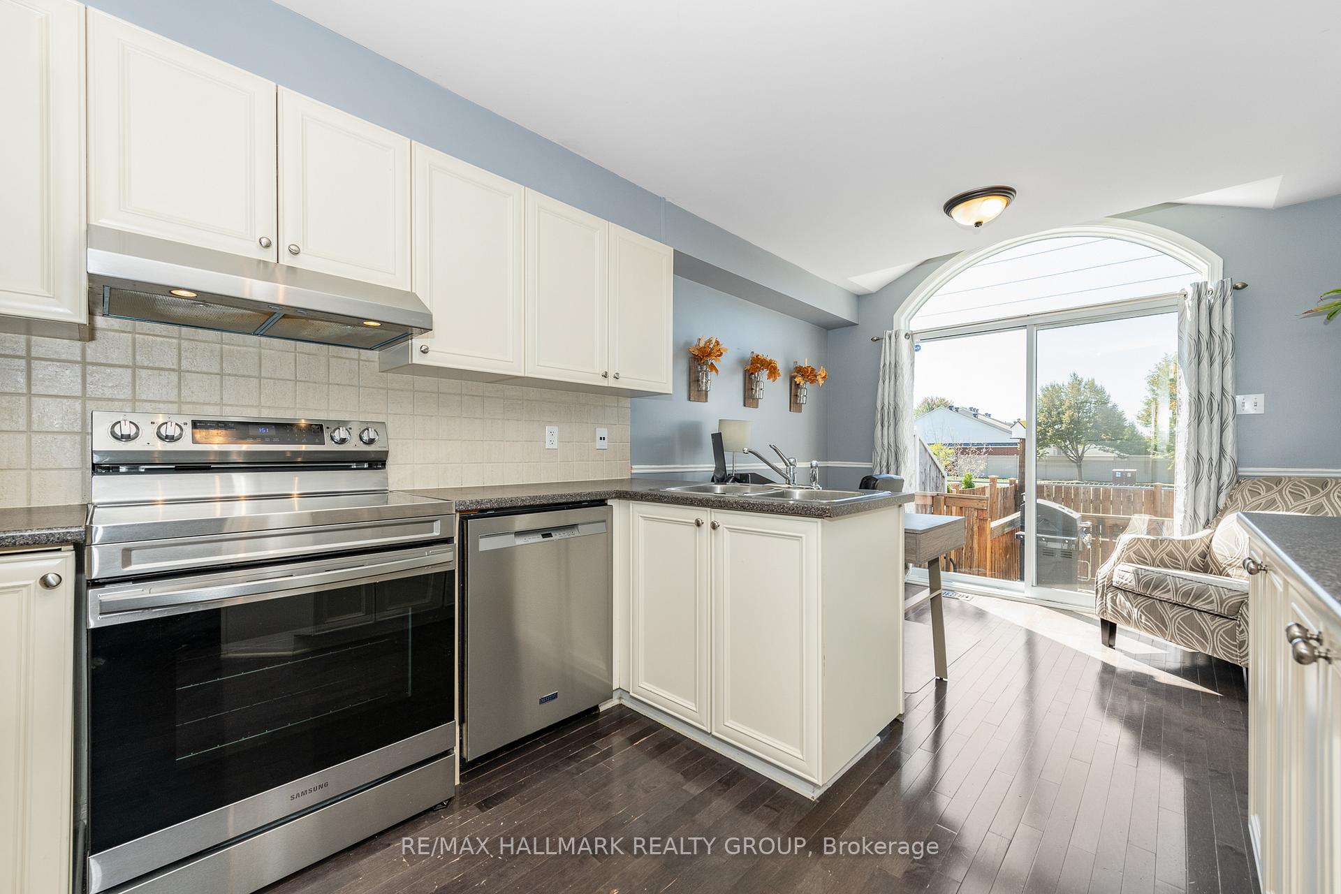 Photo 15 of 2028 Boisfranc Circle, Ottawa, Avalon East — HOMEH