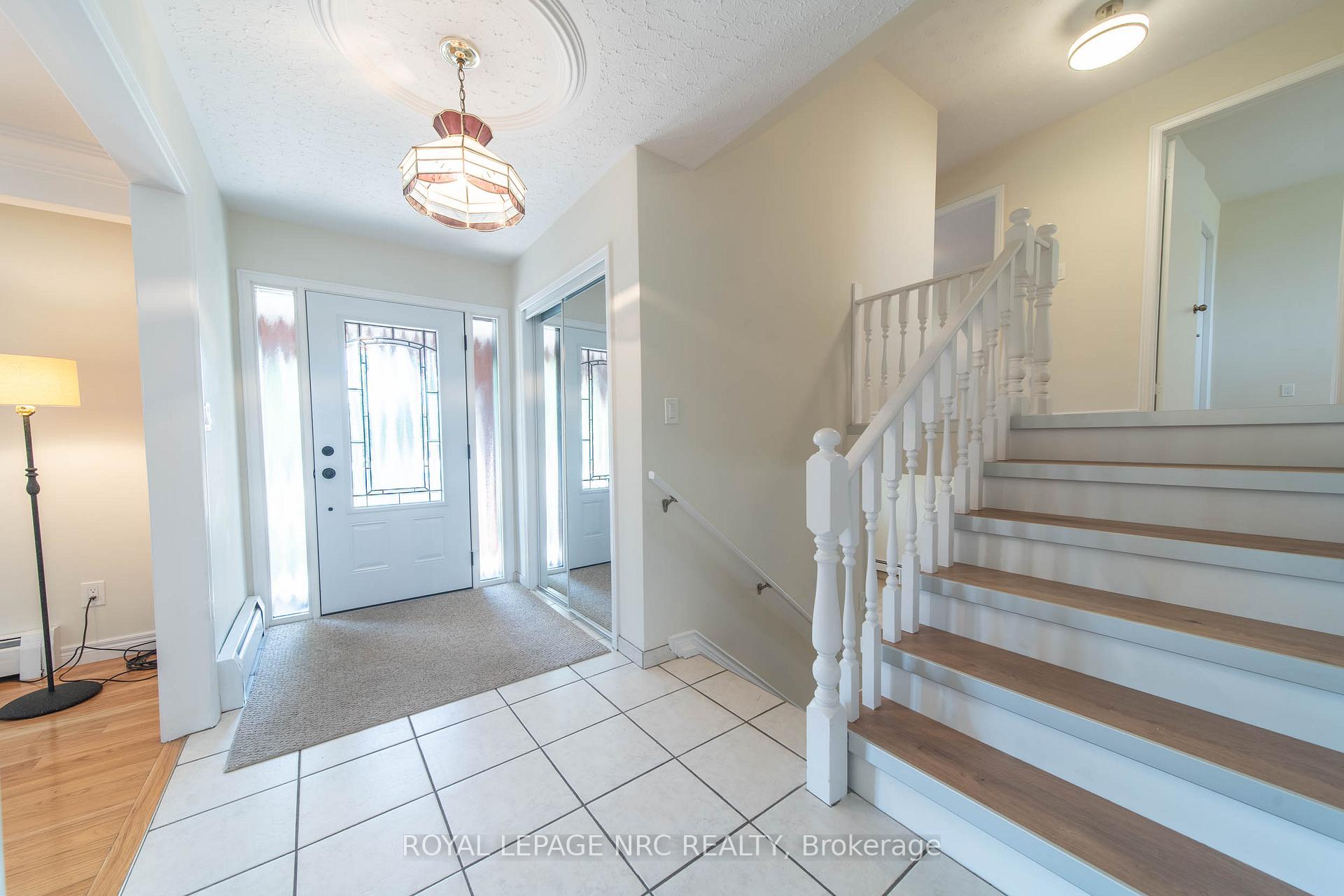 Photo 2 of 7797 Mulhern Street, Niagara Falls, Ascot — HOMEH
