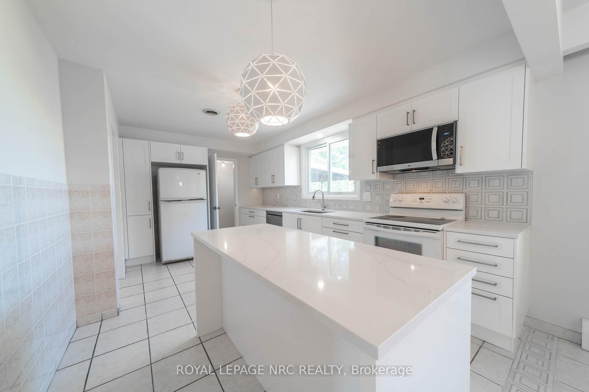 Photo 5 of 7797 Mulhern Street, Niagara Falls, Ascot — HOMEH