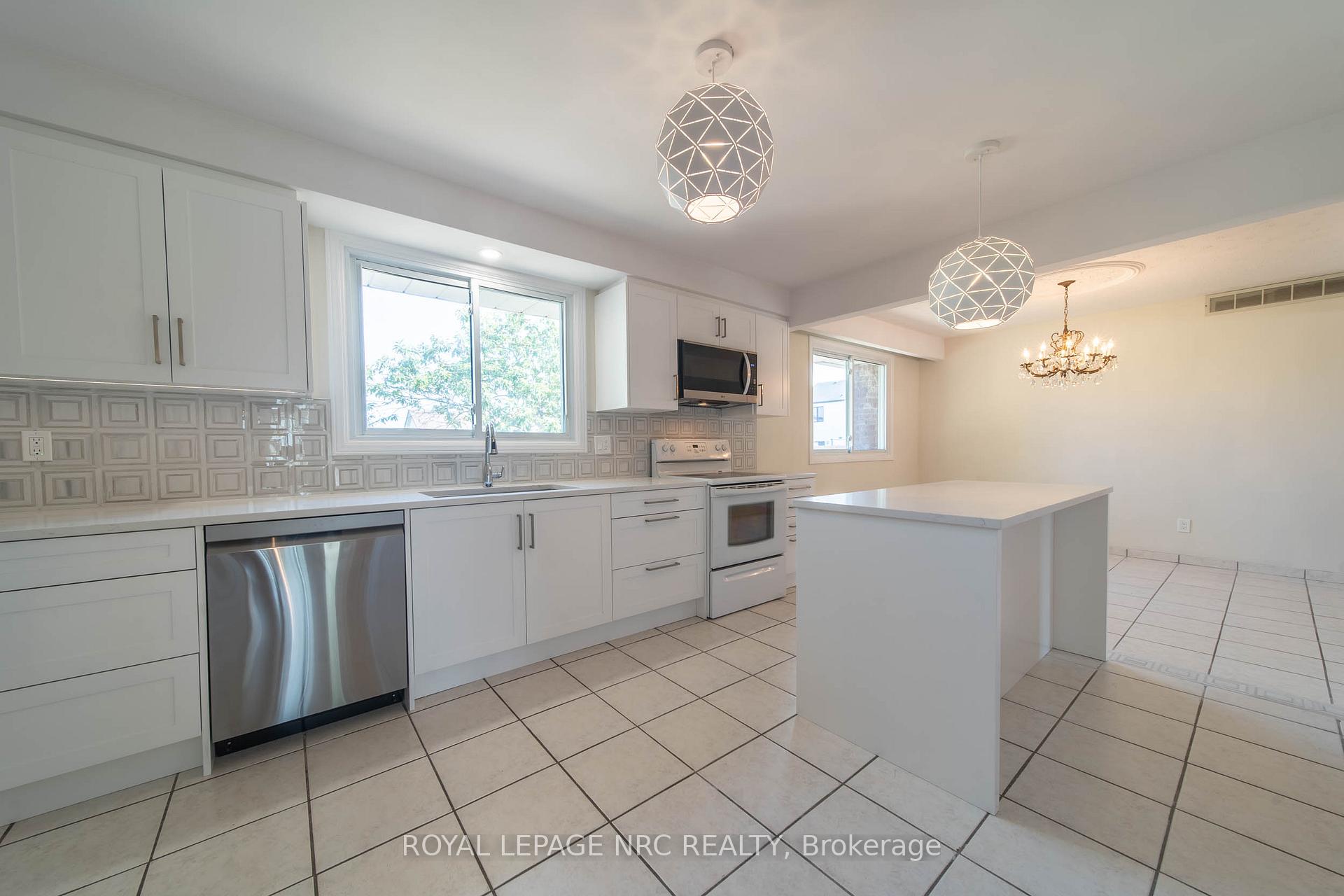 Photo 6 of 7797 Mulhern Street, Niagara Falls, Ascot — HOMEH