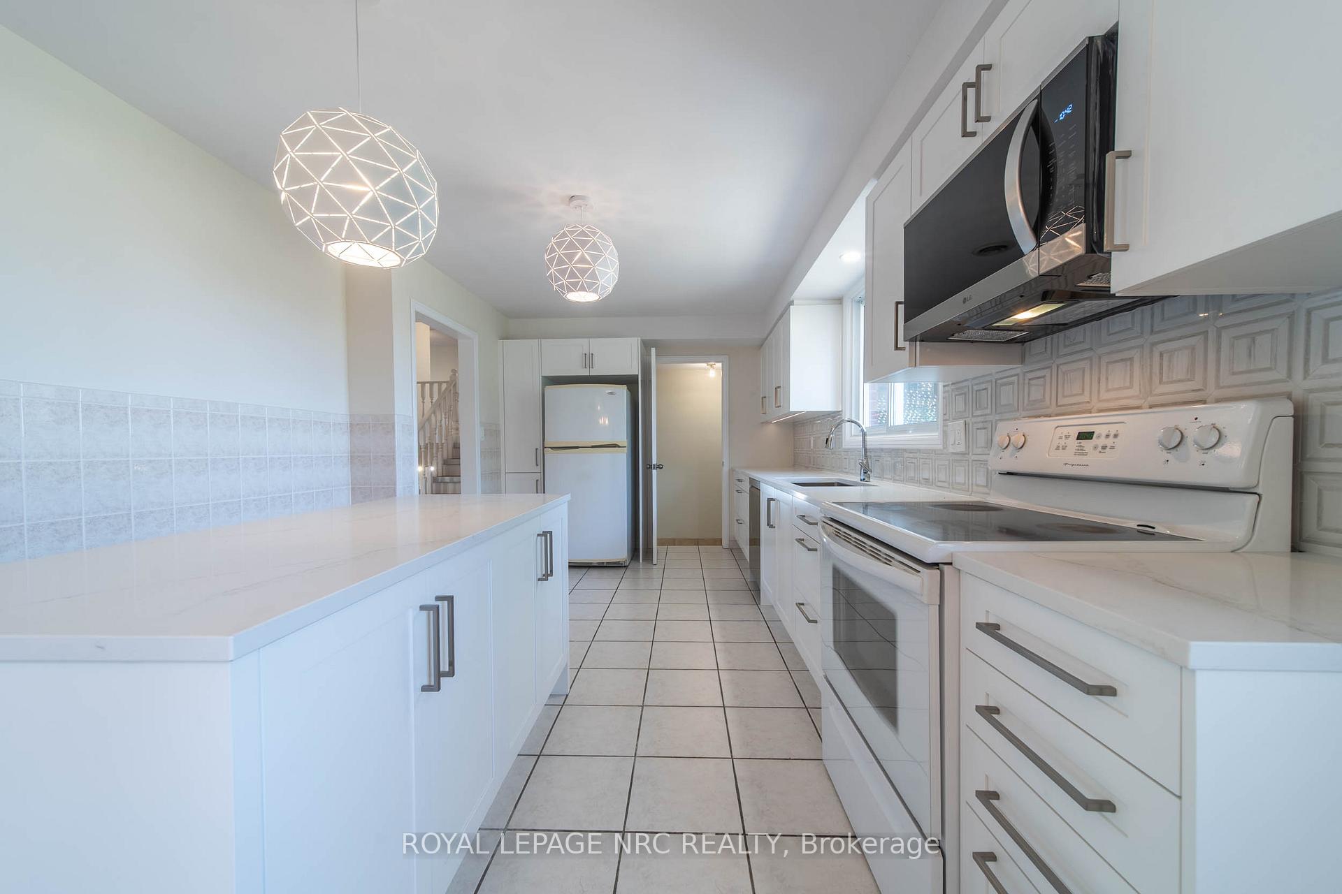 Photo 7 of 7797 Mulhern Street, Niagara Falls, Ascot — HOMEH