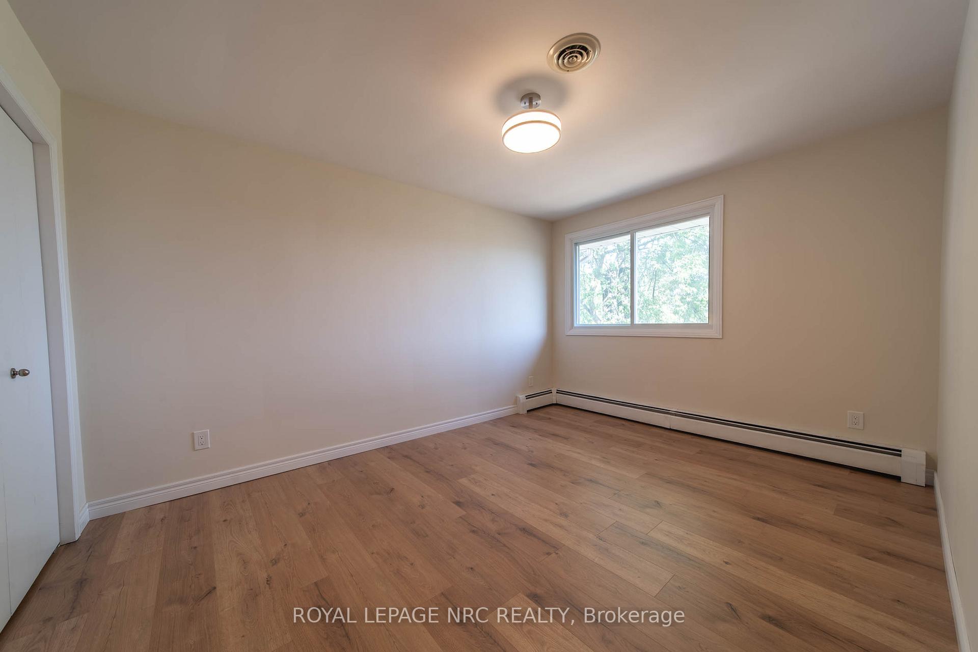 Photo 10 of 7797 Mulhern Street, Niagara Falls, Ascot — HOMEH