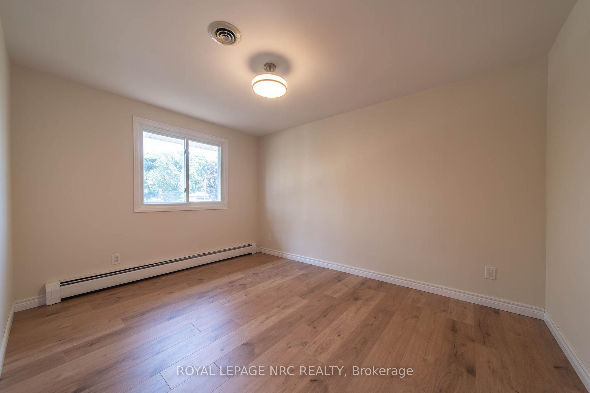 Photo 12 of 7797 Mulhern Street, Niagara Falls, Ascot — HOMEH