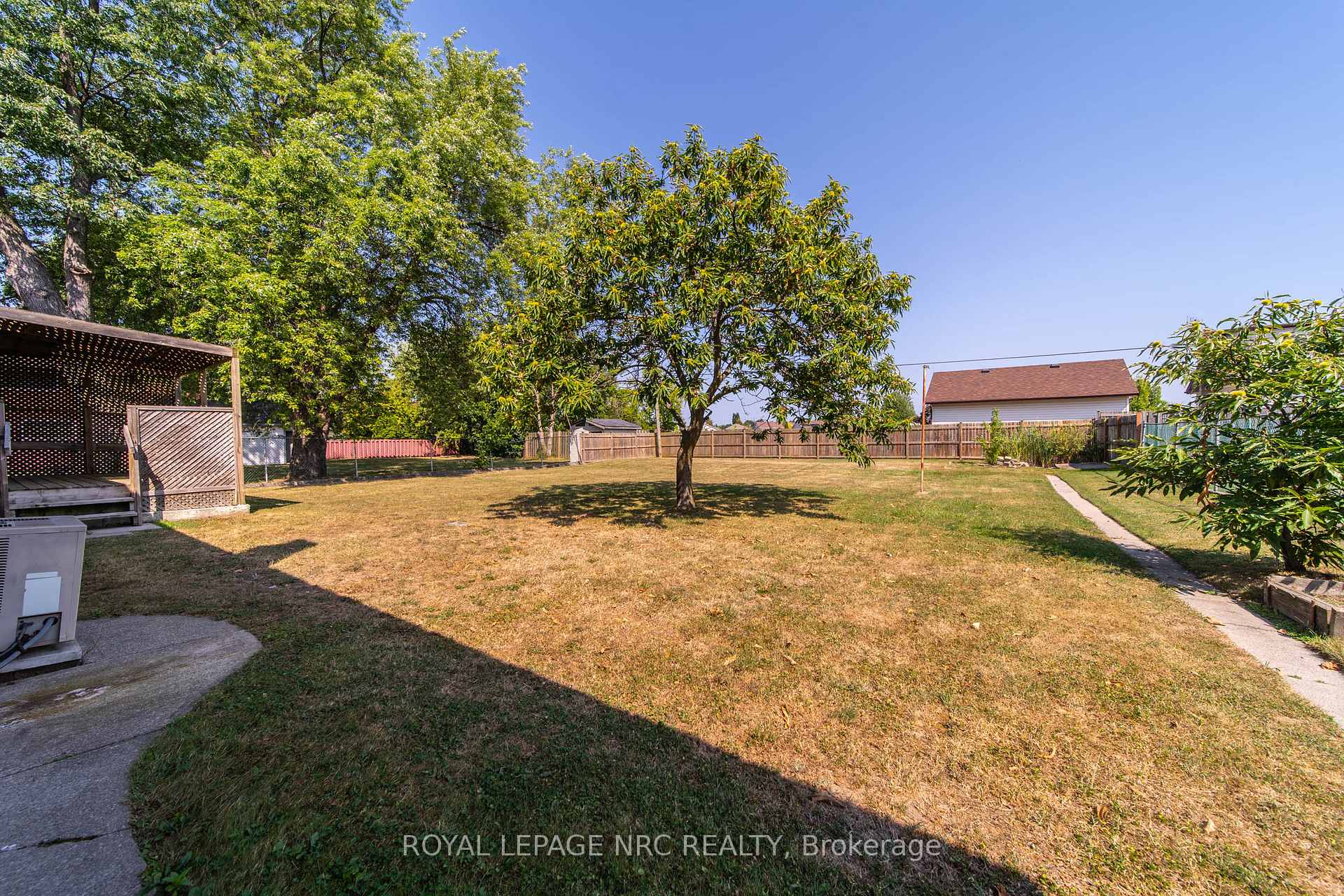 Photo 24 of 7797 Mulhern Street, Niagara Falls, Ascot — HOMEH