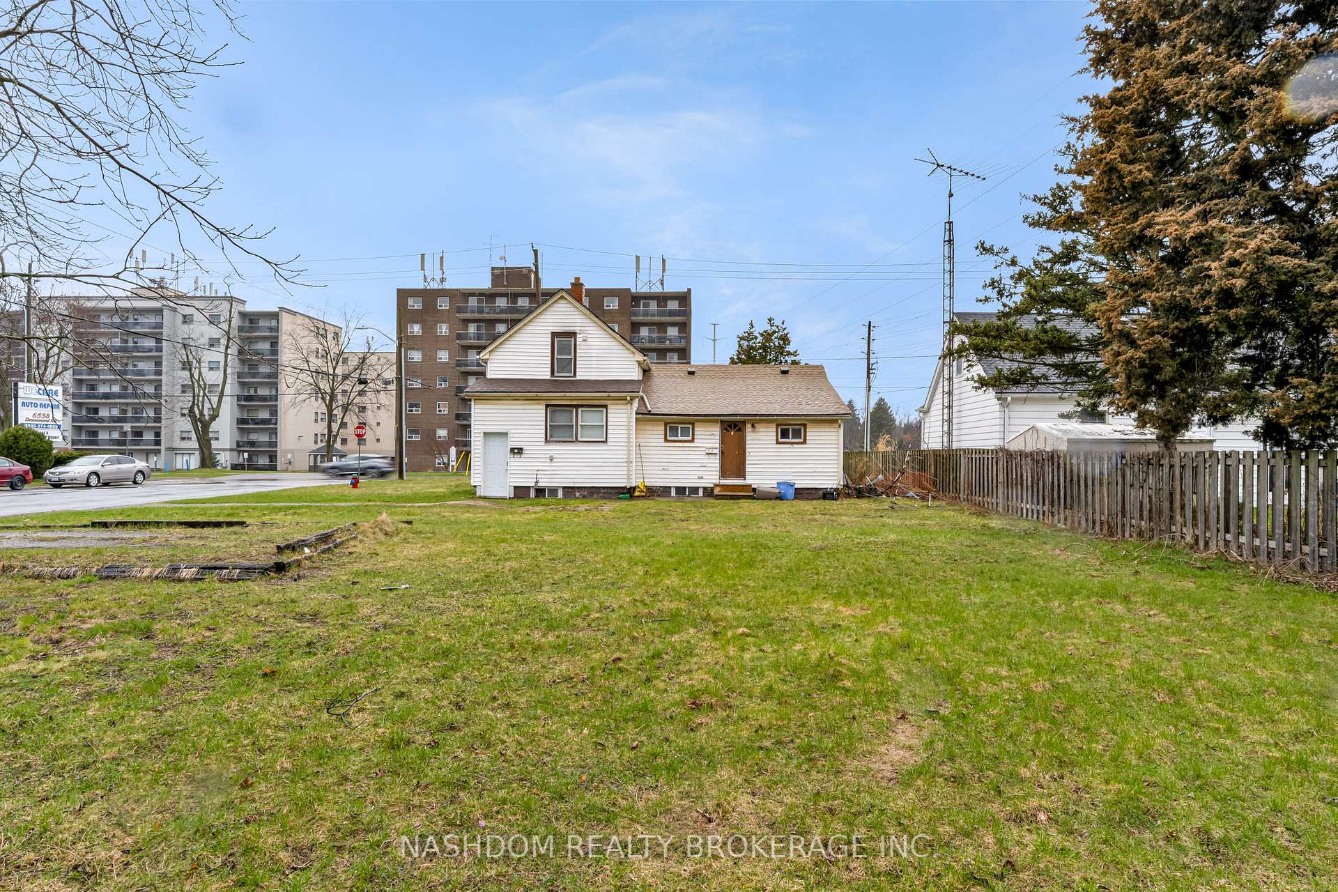 Photo 2 of 6510 Drummond Road, Niagara Falls, Dorchester — HOMEH