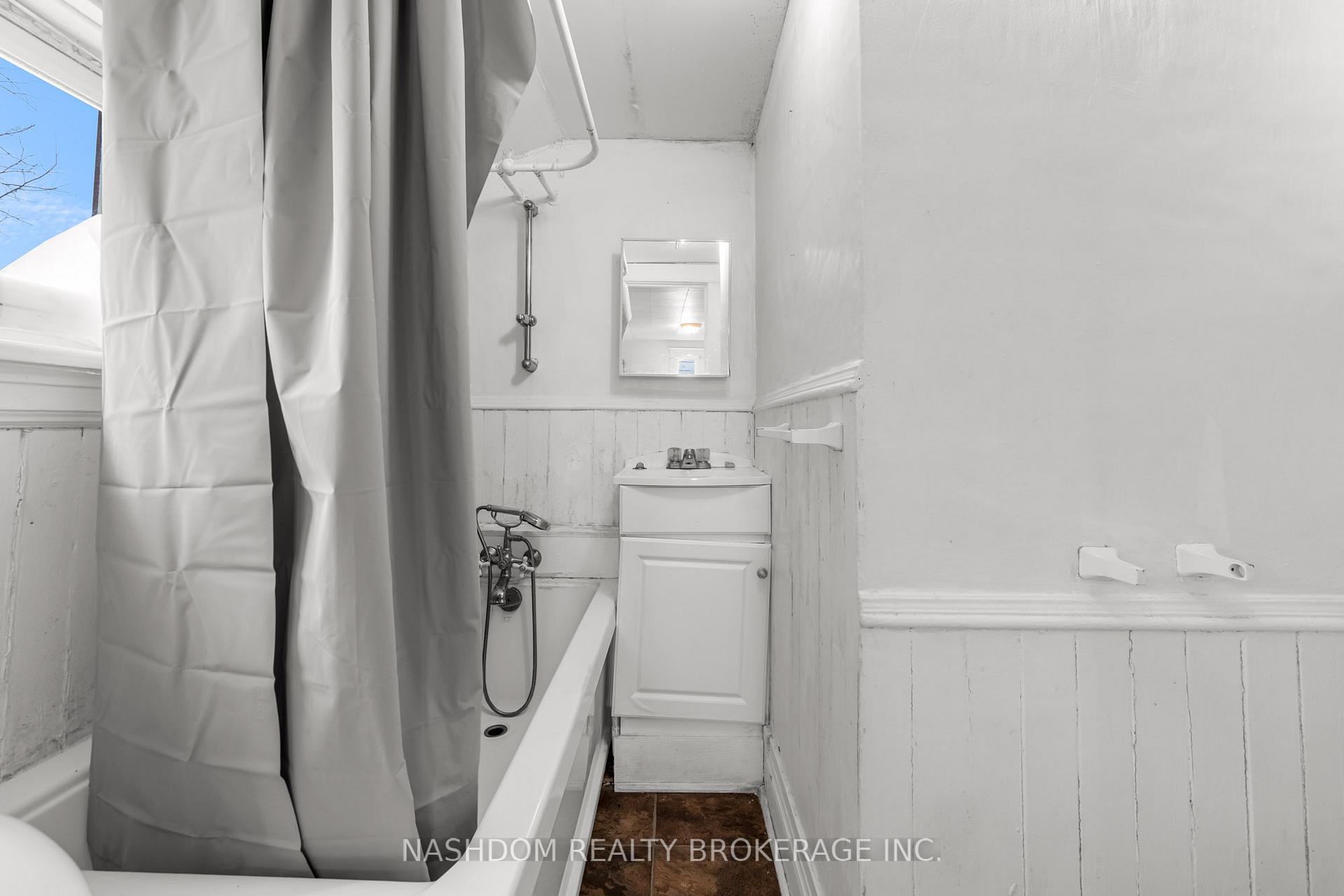 Photo 15 of 6510 Drummond Road, Niagara Falls, Dorchester — HOMEH