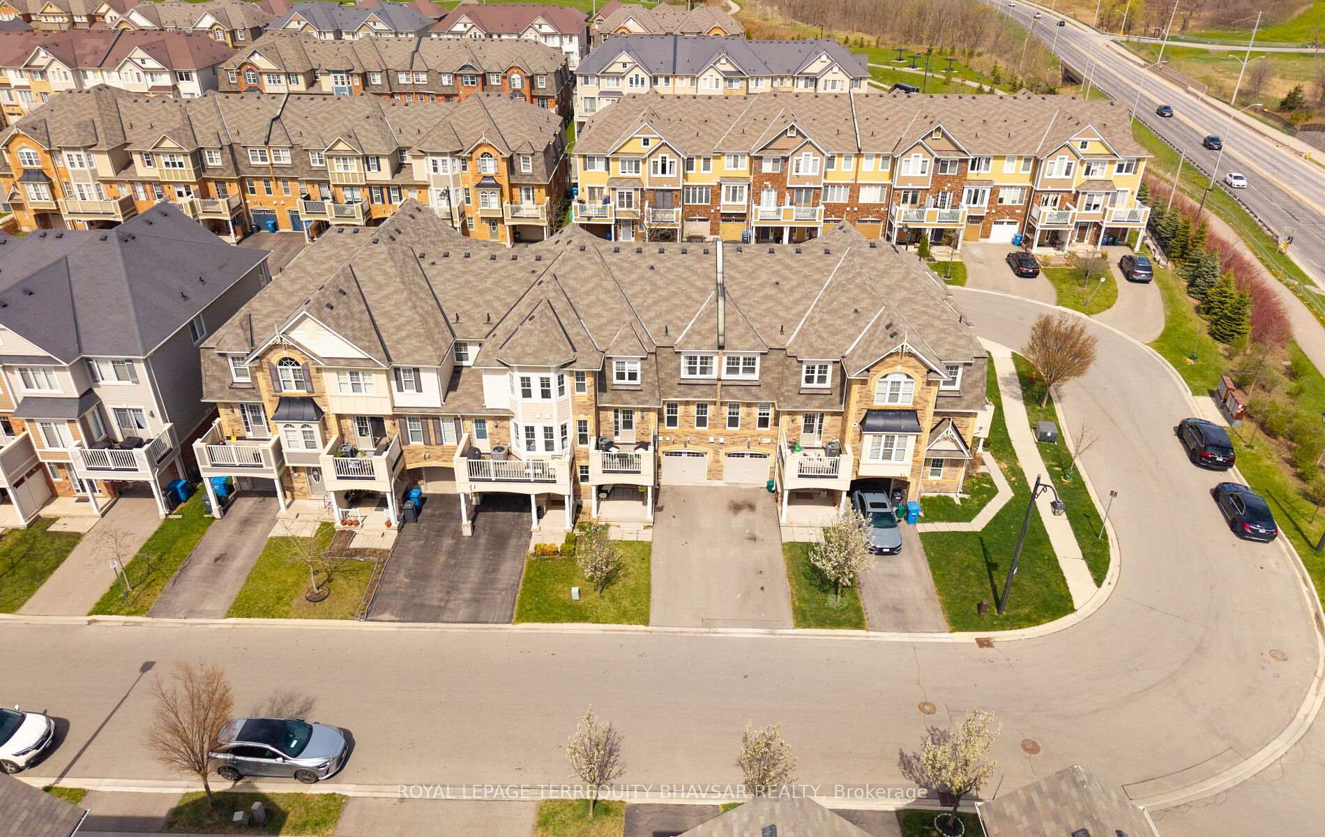 Photo 7 of 964 Nadalin Heights, Milton, Willmott — HOMEH