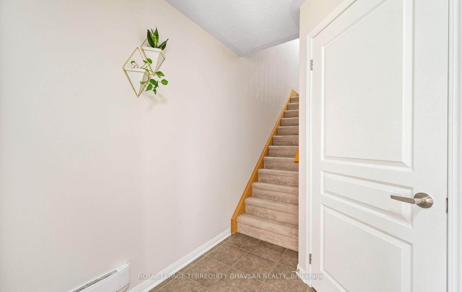 Photo 3 of 964 Nadalin Heights, Milton, Willmott — HOMEH