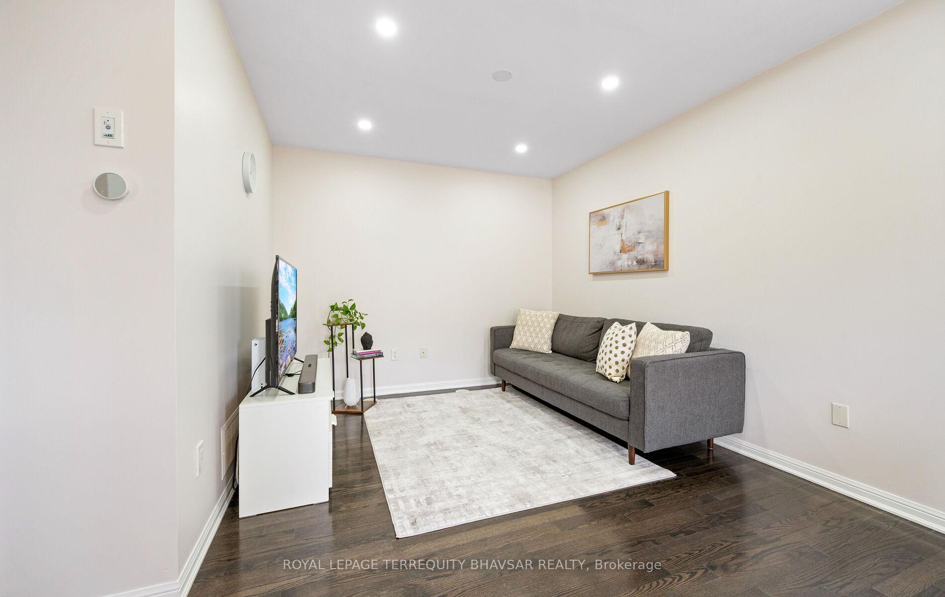 Photo 4 of 964 Nadalin Heights, Milton, Willmott — HOMEH