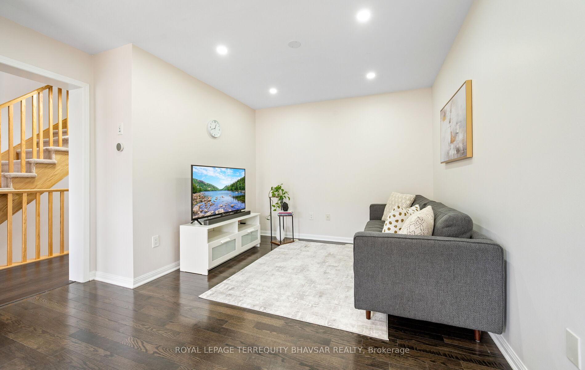 Photo 8 of 964 Nadalin Heights, Milton, Willmott — HOMEH