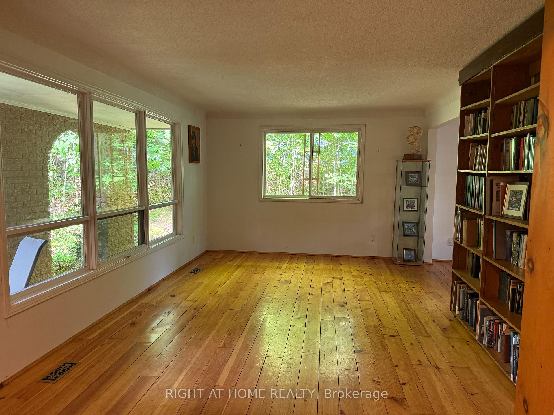 Photo 2 of 53 Glenda Jane Drive, Milton, Campbellville — HOMEH