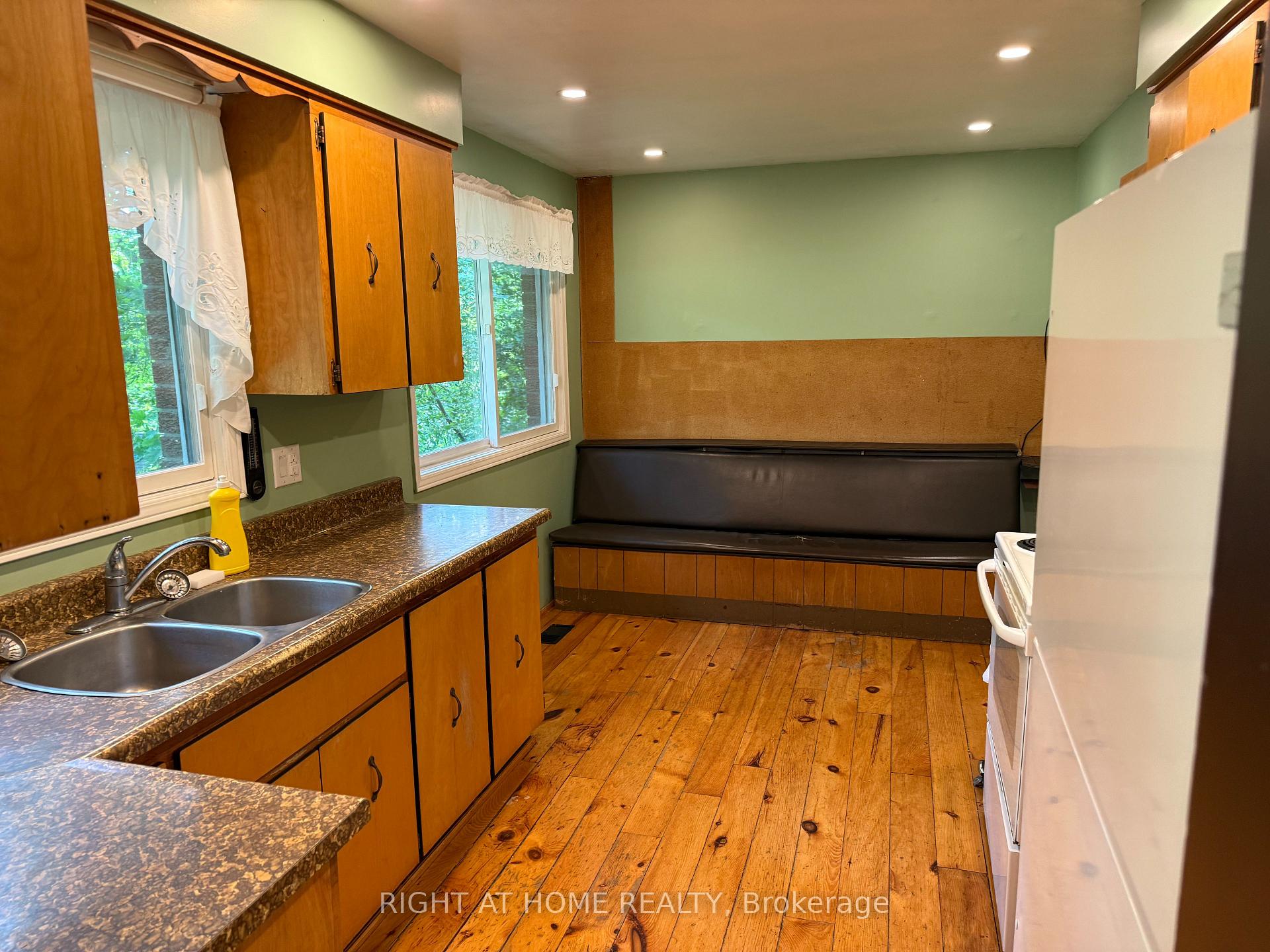 Photo 5 of 53 Glenda Jane Drive, Milton, Campbellville — HOMEH