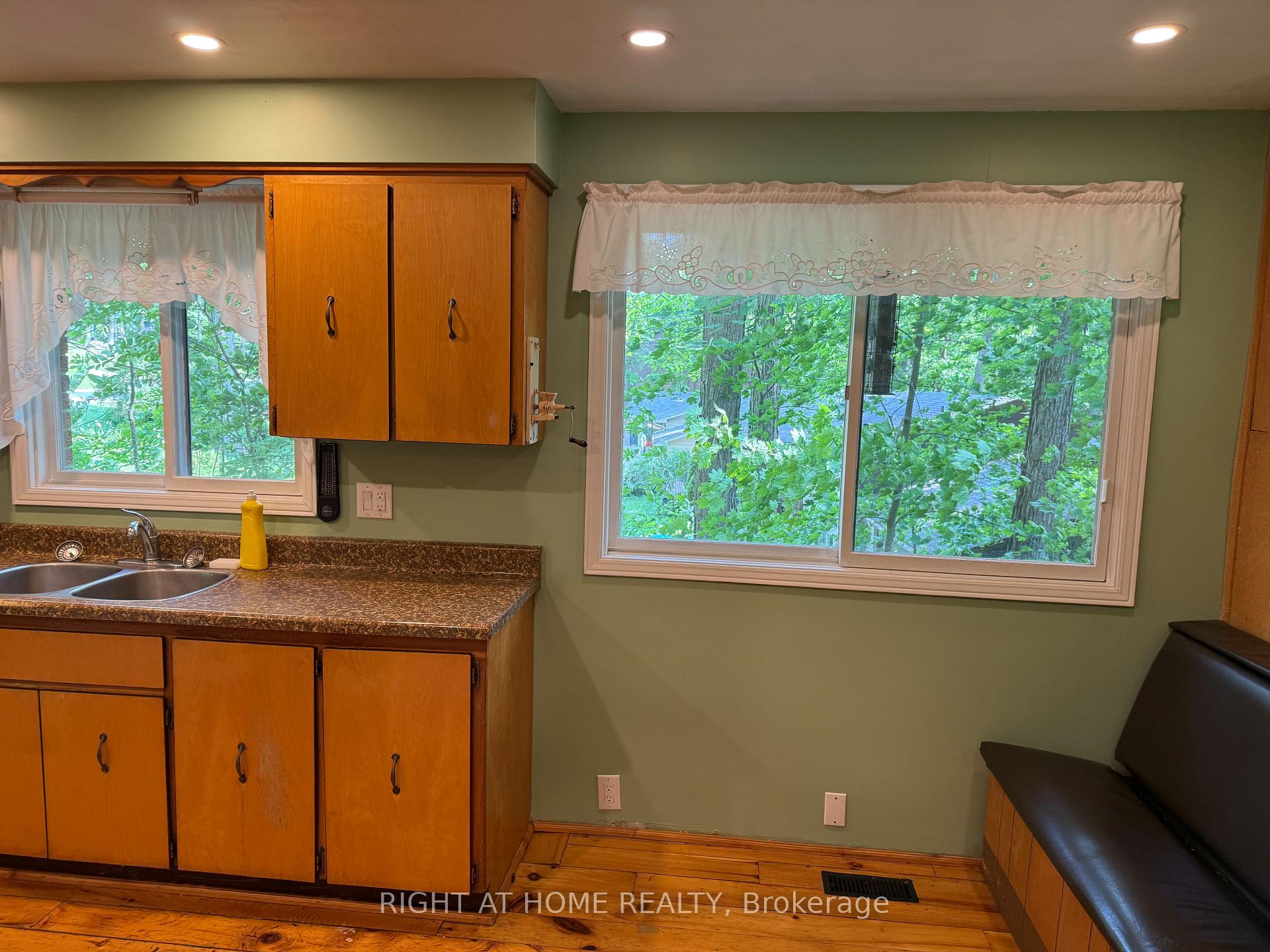Photo 24 of 53 Glenda Jane Drive, Milton, Campbellville — HOMEH