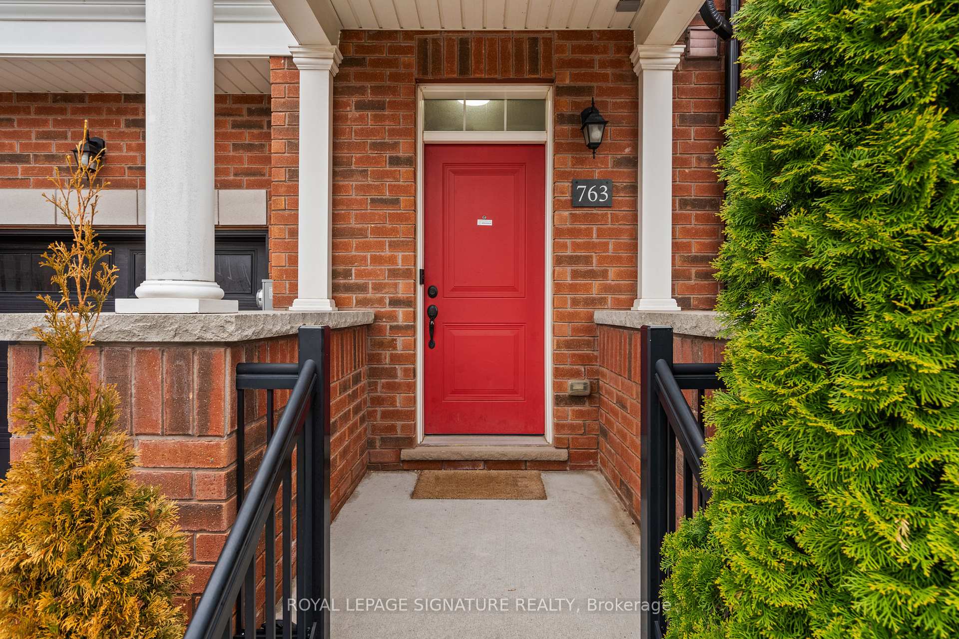 Photo 2 of 763 Banks Crescent, Milton, Willmott — HOMEH