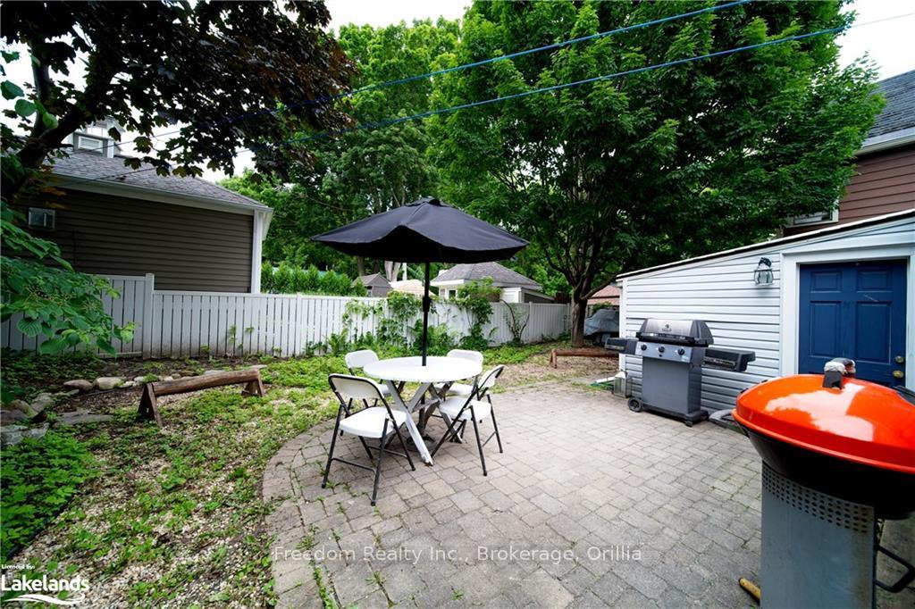 Photo 2 of 86 Neywash Street, Orillia — HOMEH
