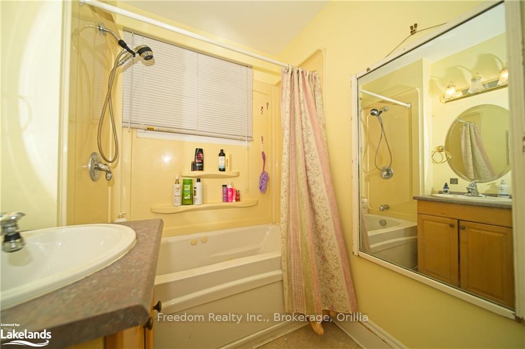 Photo 11 of 86 Neywash Street, Orillia — HOMEH
