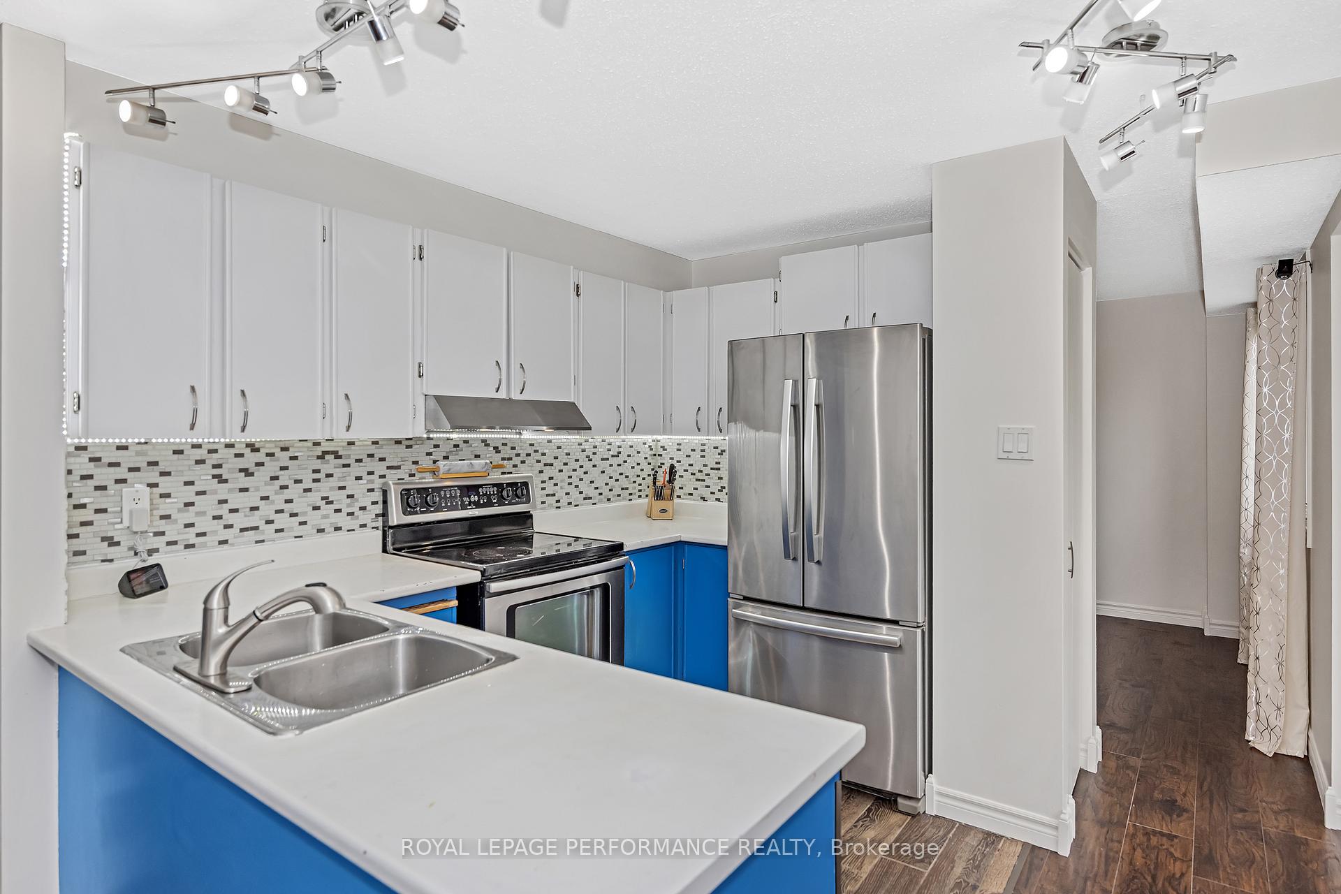 Photo 12 of 461 Duvernay Drive, Ottawa, Queenswood Heights South — HOMEH