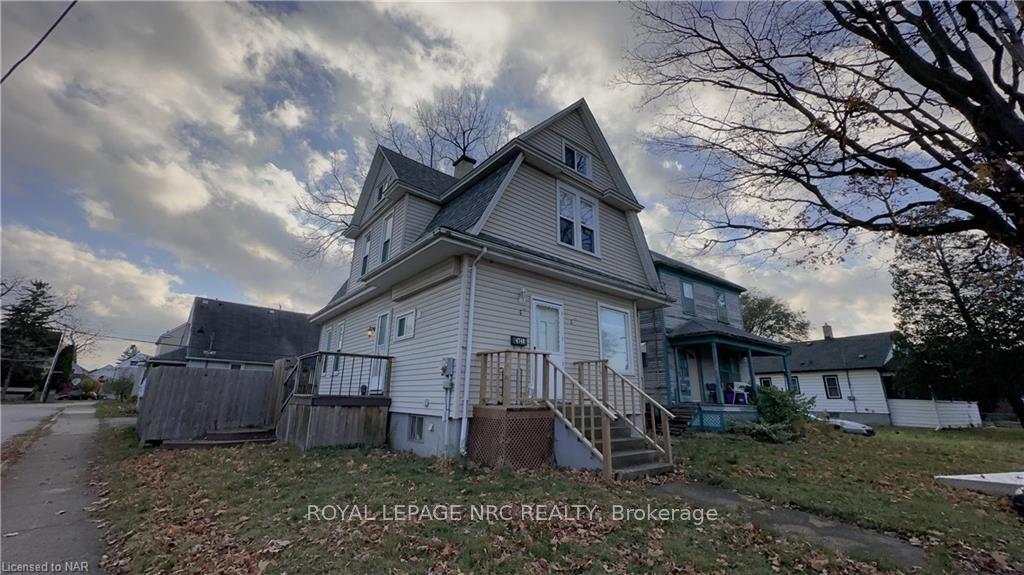 Photo 1 of 4740 Epworth Circle, Niagara Falls, Downtown — HOMEH