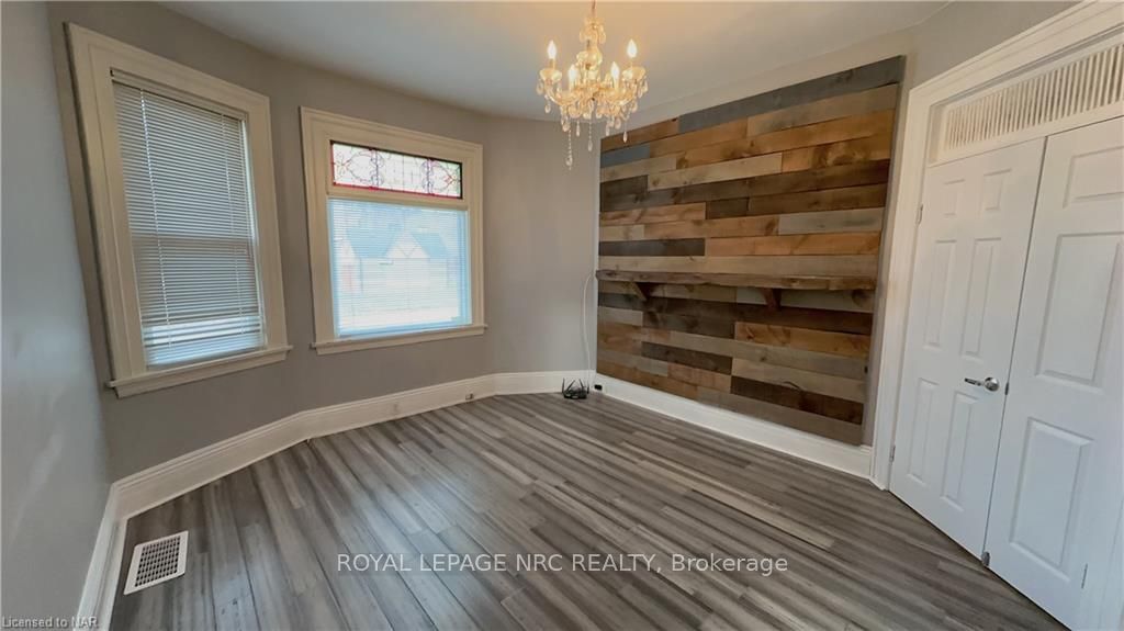 Photo 2 of 4740 Epworth Circle, Niagara Falls, Downtown — HOMEH