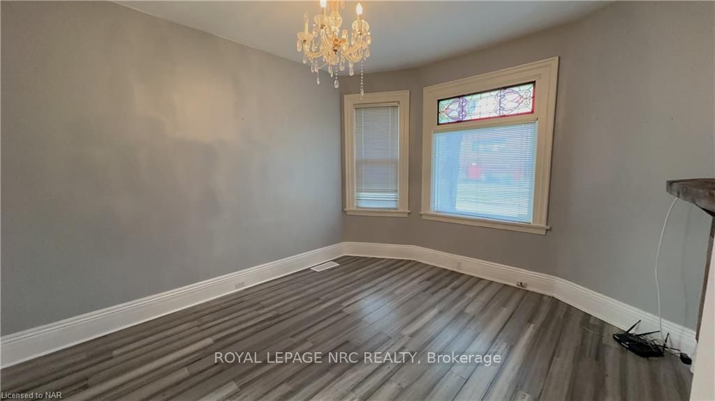 Photo 3 of 4740 Epworth Circle, Niagara Falls, Downtown — HOMEH