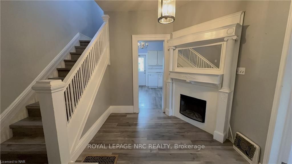Photo 4 of 4740 Epworth Circle, Niagara Falls, Downtown — HOMEH