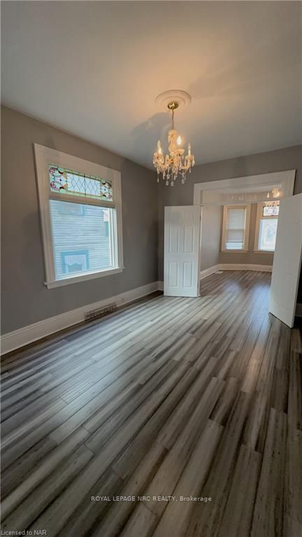 Photo 5 of 4740 Epworth Circle, Niagara Falls, Downtown — HOMEH