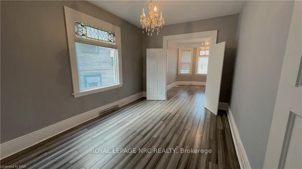 Photo 6 of 4740 Epworth Circle, Niagara Falls, Downtown — HOMEH