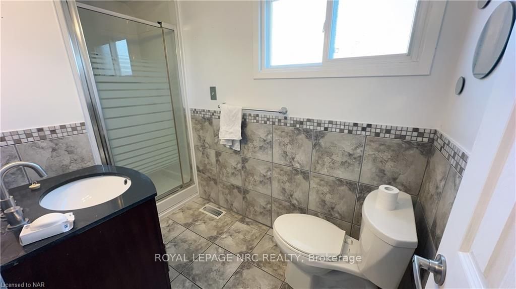 Photo 9 of 4740 Epworth Circle, Niagara Falls, Downtown — HOMEH