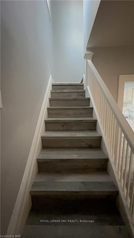 Photo 11 of 4740 Epworth Circle, Niagara Falls, Downtown — HOMEH