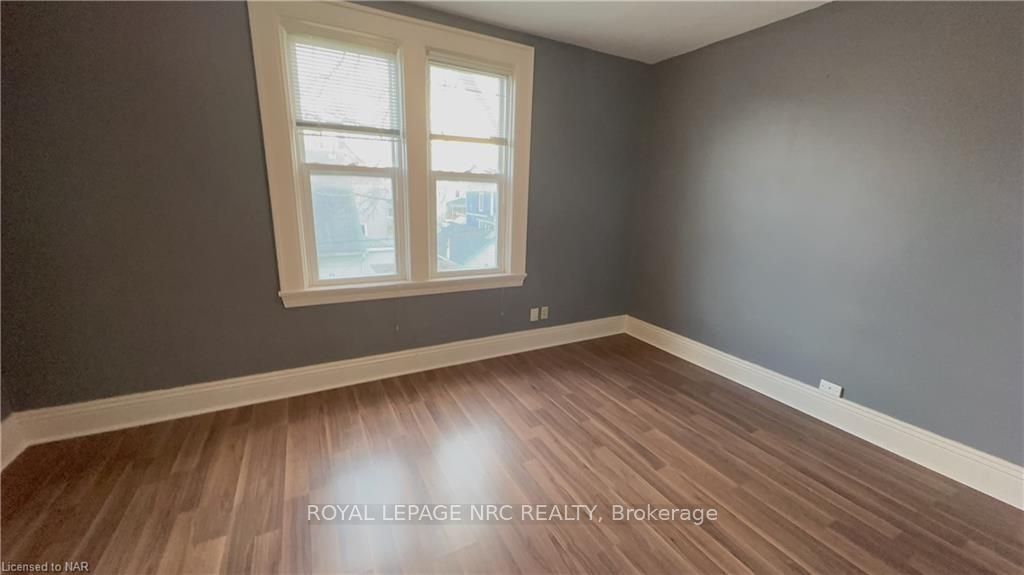 Photo 12 of 4740 Epworth Circle, Niagara Falls, Downtown — HOMEH